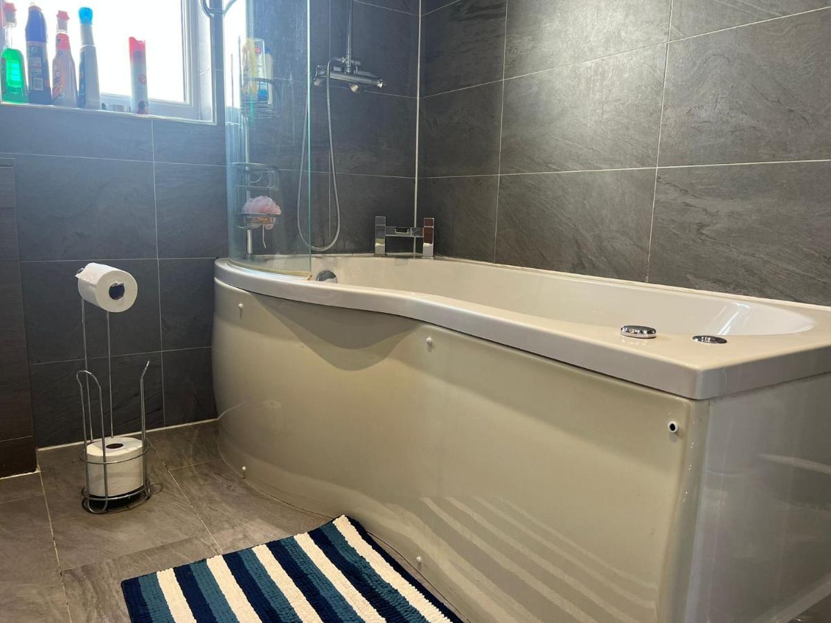 Deluxe Homestay Near Tottenham Hotspur Stadium London Exterior photo